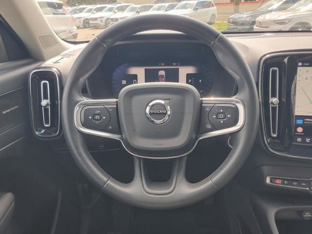 2023 Volvo XC40 B5 Plus Dark Theme
