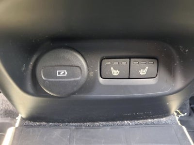 2023 Volvo XC40 B5 Plus Dark Theme