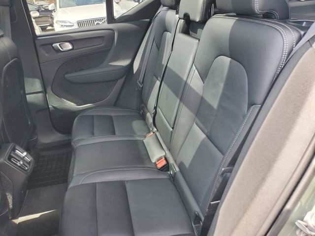 2023 Volvo XC40 B5 Plus Dark Theme