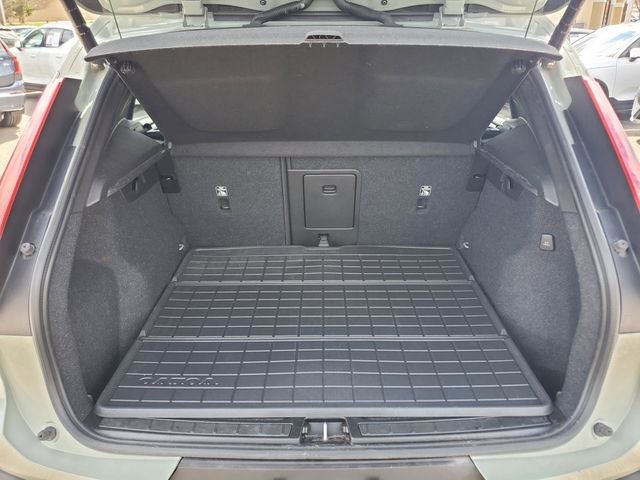 2023 Volvo XC40 B5 Plus Dark Theme