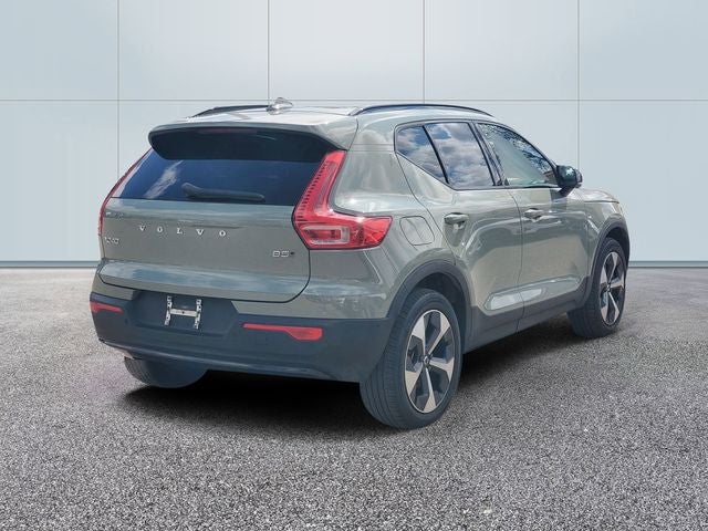 2023 Volvo XC40 B5 Plus Dark Theme