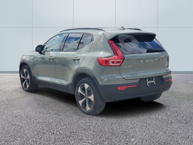 2023 Volvo XC40 B5 Plus Dark Theme