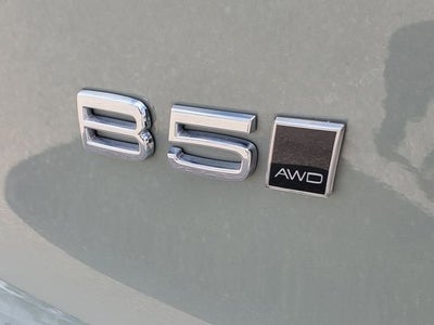 2023 Volvo XC40 B5 Plus Dark Theme