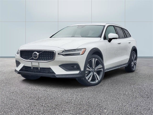 2025 Volvo V60 Cross Country B5 Plus