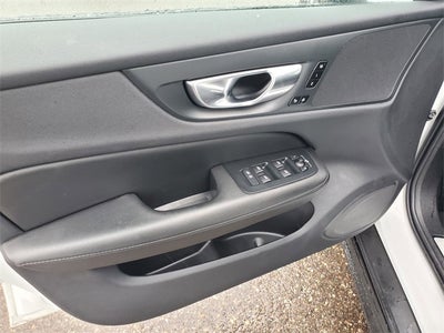 2025 Volvo V60 Cross Country B5 Plus