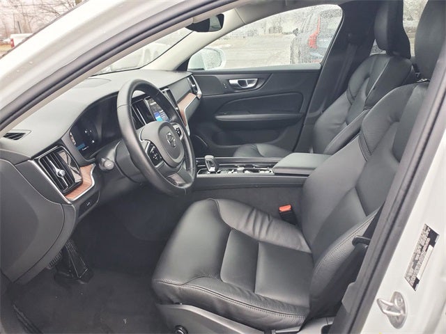 2025 Volvo V60 Cross Country B5 Plus