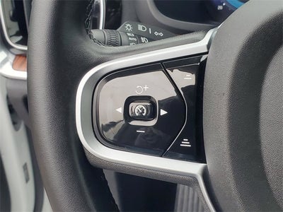 2025 Volvo V60 Cross Country B5 Plus