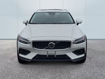 2025 Volvo V60 Cross Country B5 Plus