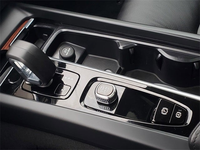 2025 Volvo V60 Cross Country B5 Plus