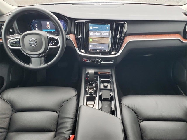 2025 Volvo V60 Cross Country B5 Plus