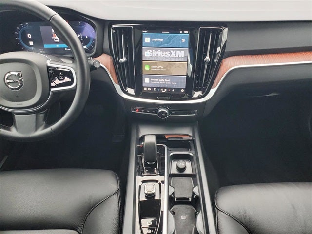 2025 Volvo V60 Cross Country B5 Plus