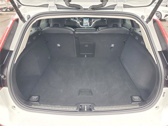 2025 Volvo V60 Cross Country B5 Plus