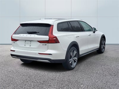 2025 Volvo V60 Cross Country B5 Plus