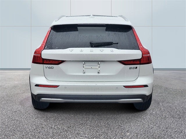 2025 Volvo V60 Cross Country B5 Plus