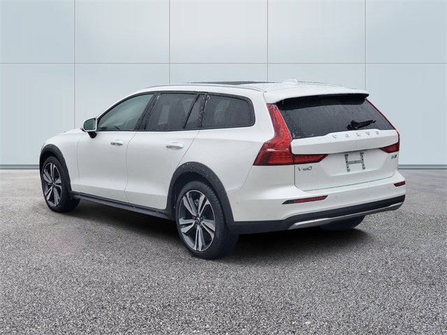 2025 Volvo V60 Cross Country B5 Plus