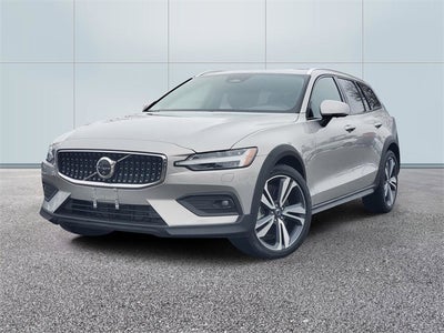 2025 Volvo V60 Cross Country B5 Plus