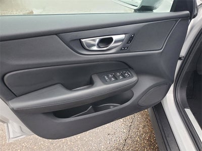 2025 Volvo V60 Cross Country B5 Plus