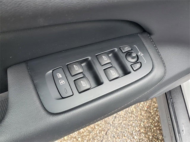 2025 Volvo V60 Cross Country B5 Plus