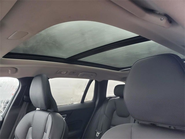 2025 Volvo V60 Cross Country B5 Plus