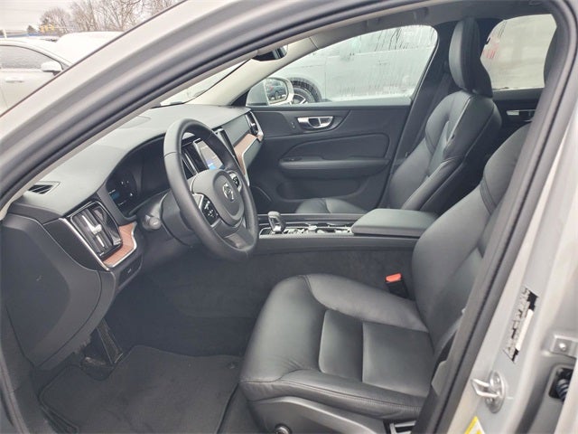 2025 Volvo V60 Cross Country B5 Plus