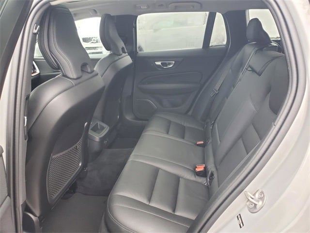 2025 Volvo V60 Cross Country B5 Plus