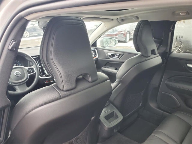 2025 Volvo V60 Cross Country B5 Plus