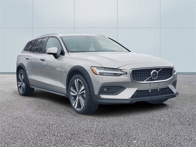 2025 Volvo V60 Cross Country B5 Plus