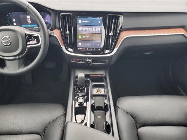 2025 Volvo V60 Cross Country B5 Plus