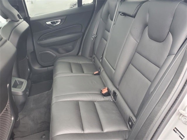 2025 Volvo V60 Cross Country B5 Plus