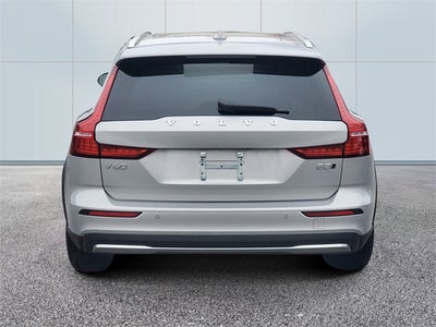 2025 Volvo V60 Cross Country B5 Plus