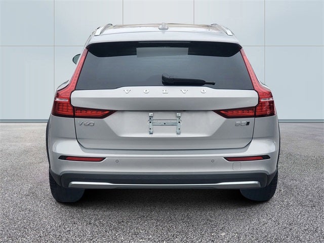 2025 Volvo V60 Cross Country B5 Plus