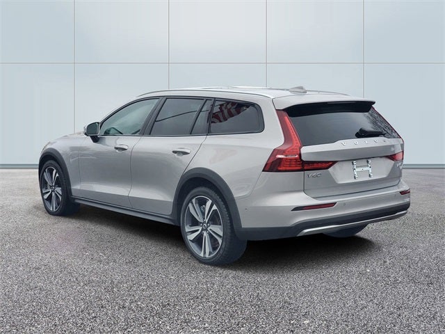 2025 Volvo V60 Cross Country B5 Plus