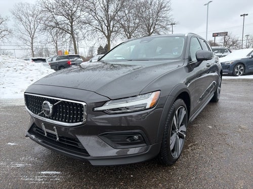 2025 Volvo V60 Cross Country B5 Plus