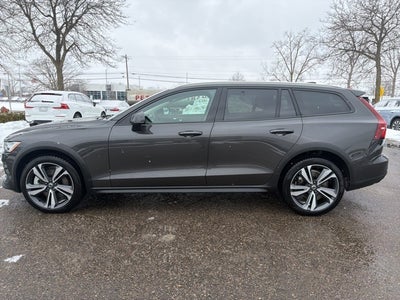 2025 Volvo V60 Cross Country B5 Plus