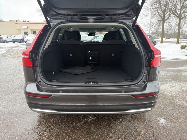 2025 Volvo V60 Cross Country B5 Plus