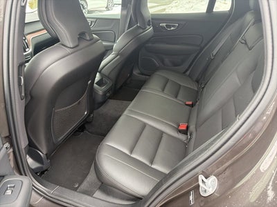 2025 Volvo V60 Cross Country B5 Plus