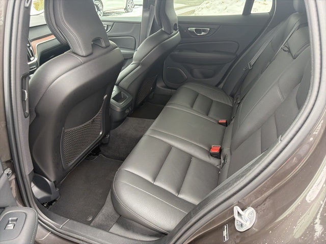 2025 Volvo V60 Cross Country B5 Plus