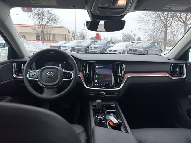 2025 Volvo V60 Cross Country B5 Plus