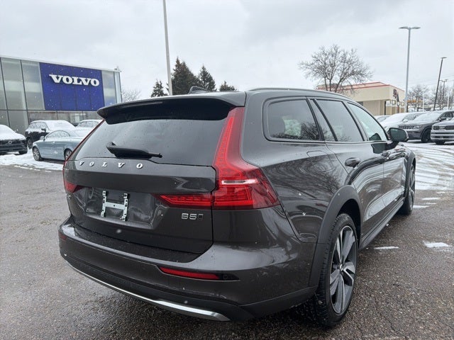 2025 Volvo V60 Cross Country B5 Plus