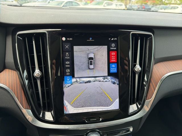 2025 Volvo V60 Cross Country B5 Plus