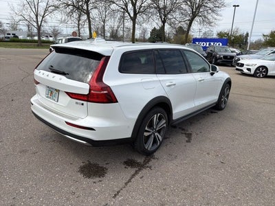 2025 Volvo V60 Cross Country B5 Plus