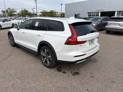 2025 Volvo V60 Cross Country B5 Plus