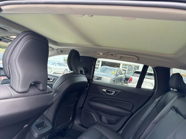 2025 Volvo V60 Cross Country B5 Plus