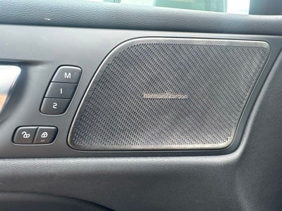 2025 Volvo V60 Cross Country B5 Plus