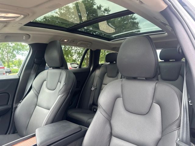 2025 Volvo V60 Cross Country B5 Plus