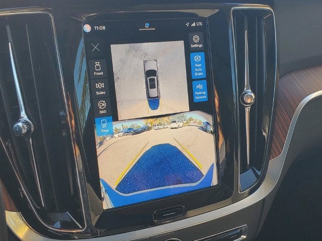 2025 Volvo V60 Cross Country B5 Plus