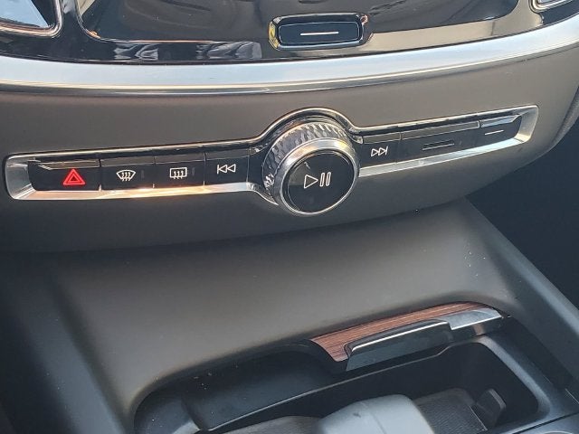 2025 Volvo V60 Cross Country B5 Plus