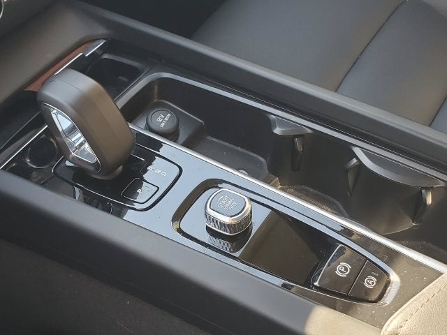 2025 Volvo V60 Cross Country B5 Plus