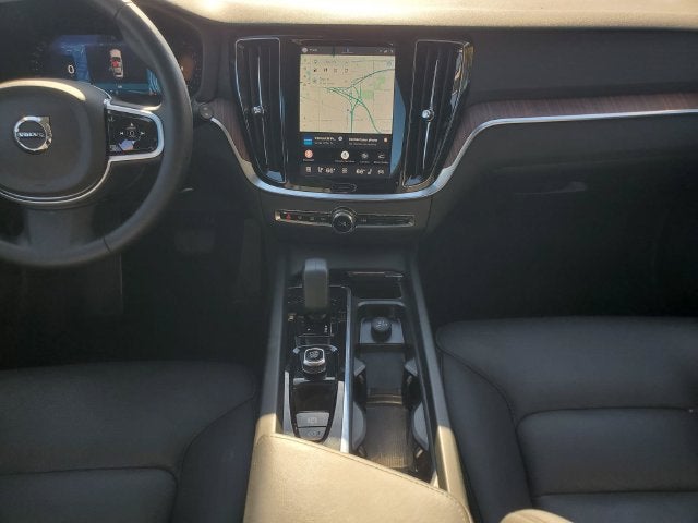 2025 Volvo V60 Cross Country B5 Plus