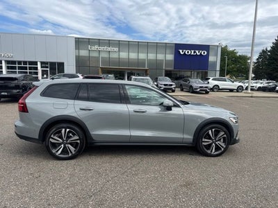 2025 Volvo V60 Cross Country B5 Plus